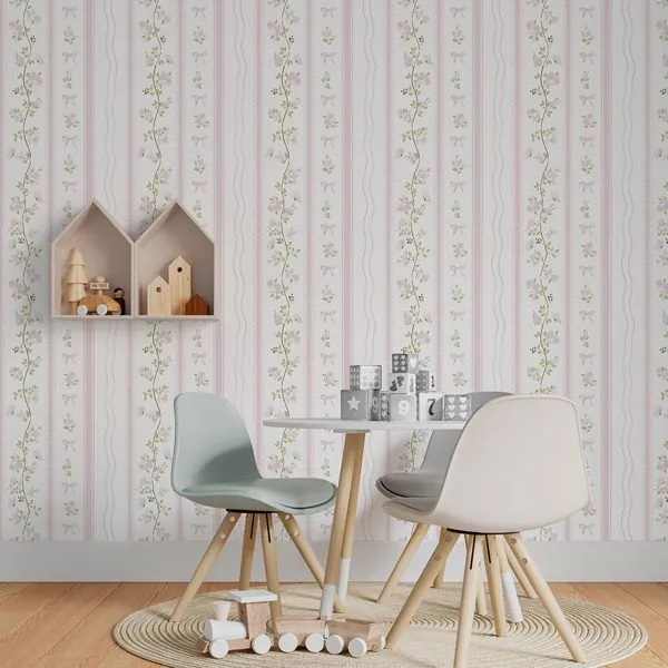 Afeto Floral Delicado Listrado Lilás Bege — ambiente com o papel de parede aplicado