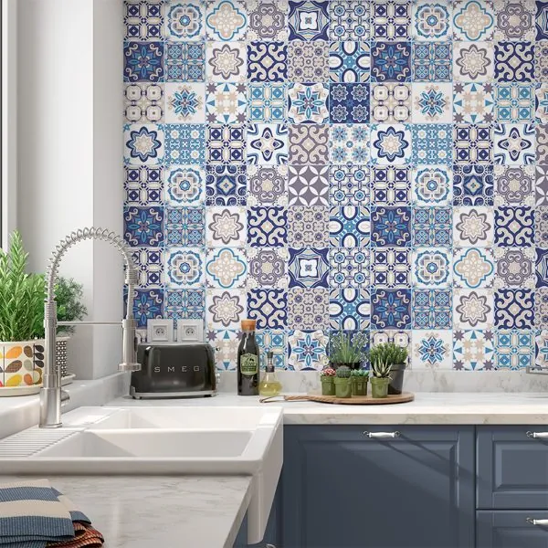Azulejos Portugueses Azul — ambiente com o papel de parede aplicado