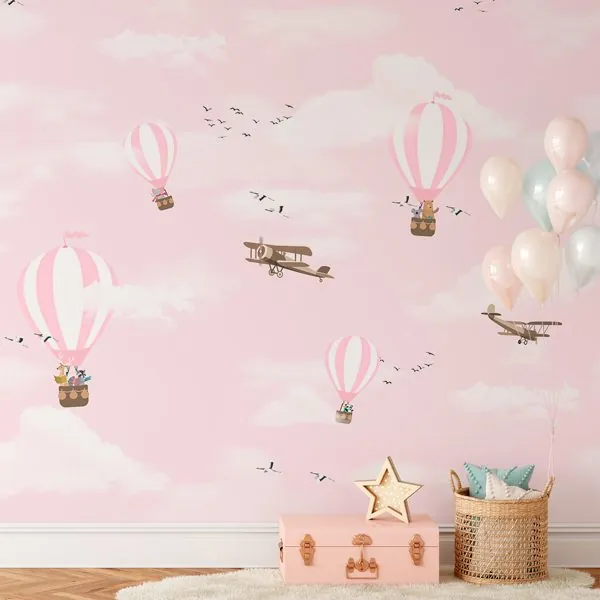 Balões Rosa — ambiente com o papel de parede aplicado