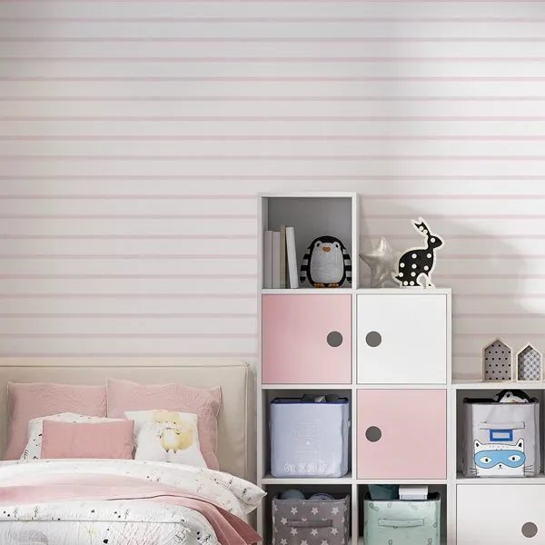 Listrado Horizontal Aquarela Rosa — ambiente com o papel de parede aplicado