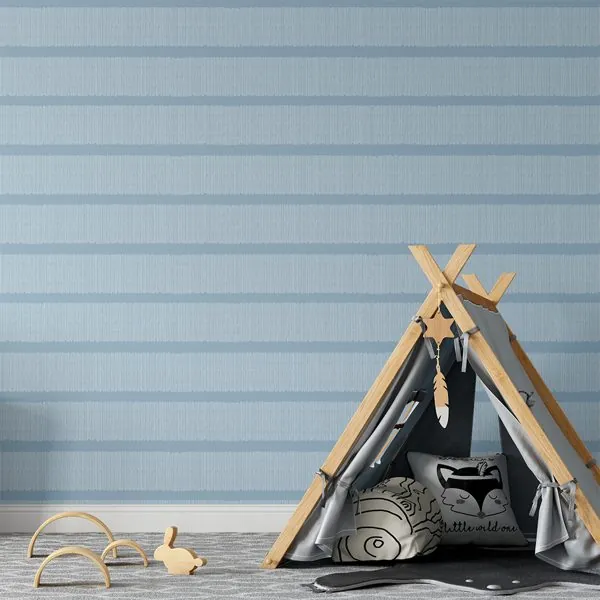Listrado Horizontal Risk Azul — ambiente com o papel de parede aplicado