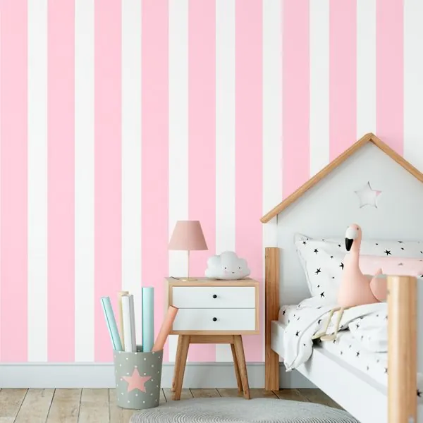 Listrado Texturizado Rosa — ambiente com o papel de parede aplicado