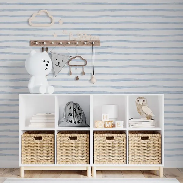 Listras Horizontais Aquarela Slim Azul — ambiente com o papel de parede aplicado