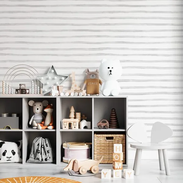 Listras Horizontais Aquarela Slim Cinza — ambiente com o papel de parede aplicado