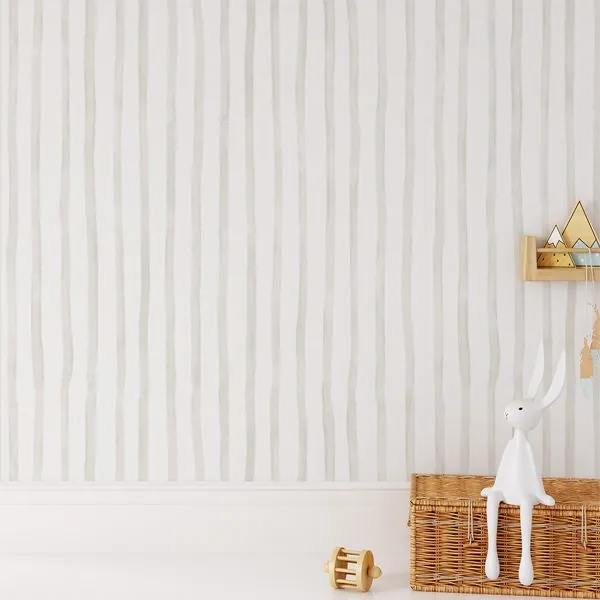 Listras Verticais Aquarela Slim Areia — ambiente com o papel de parede aplicado