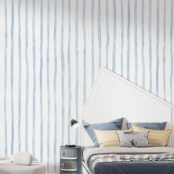 Listras Verticais Aquarela Slim Azul — ambiente com o papel de parede aplicado