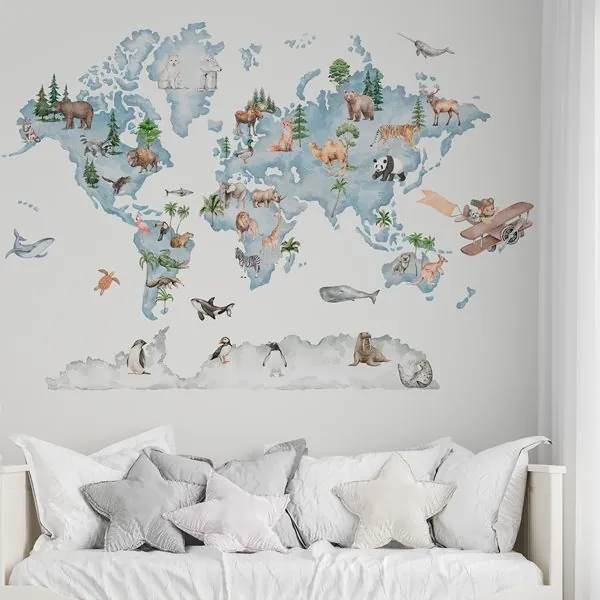 Mapa Animais Aquarela Azul — ambiente com o papel de parede aplicado