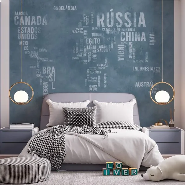 Mapa Mundi Cimento Queimado Azul — ambiente com o papel de parede aplicado