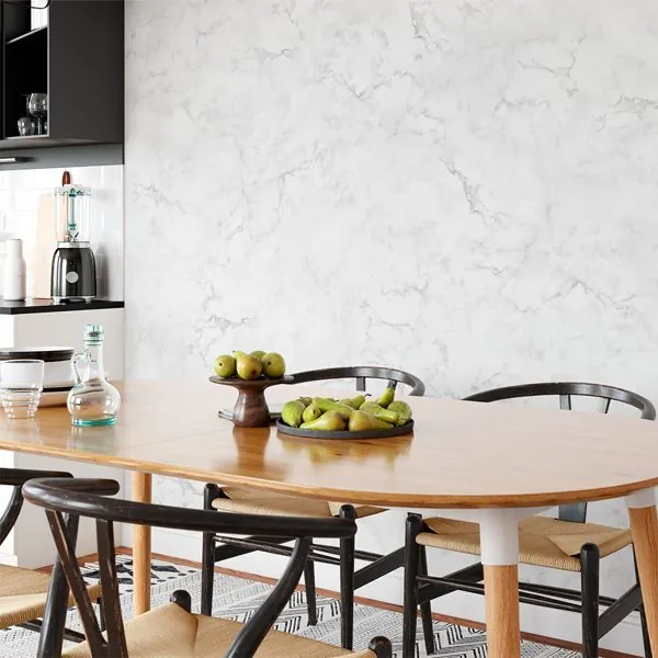 Marmore Carrara — ambiente com o papel de parede aplicado