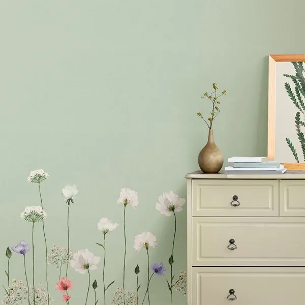 Primavera Clair Verde — ambiente com o papel de parede aplicado