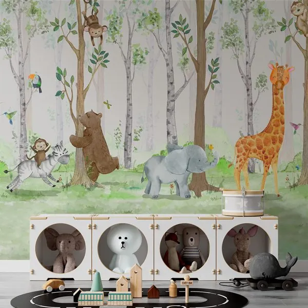 Safari Bichinhos na Floresta — ambiente com o papel de parede aplicado