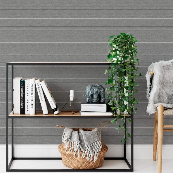 Textura Strips Cinza — ambiente com o papel de parede aplicado